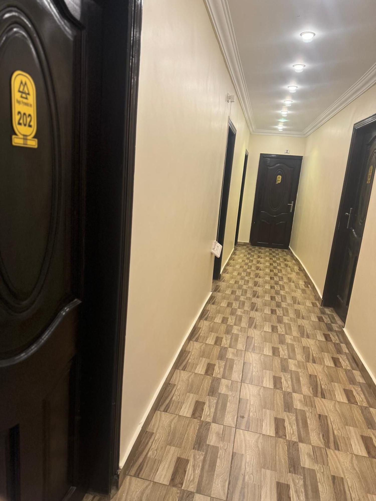 Pyramids And Sphinx Hotel Kafrat al Jabal Exterior photo