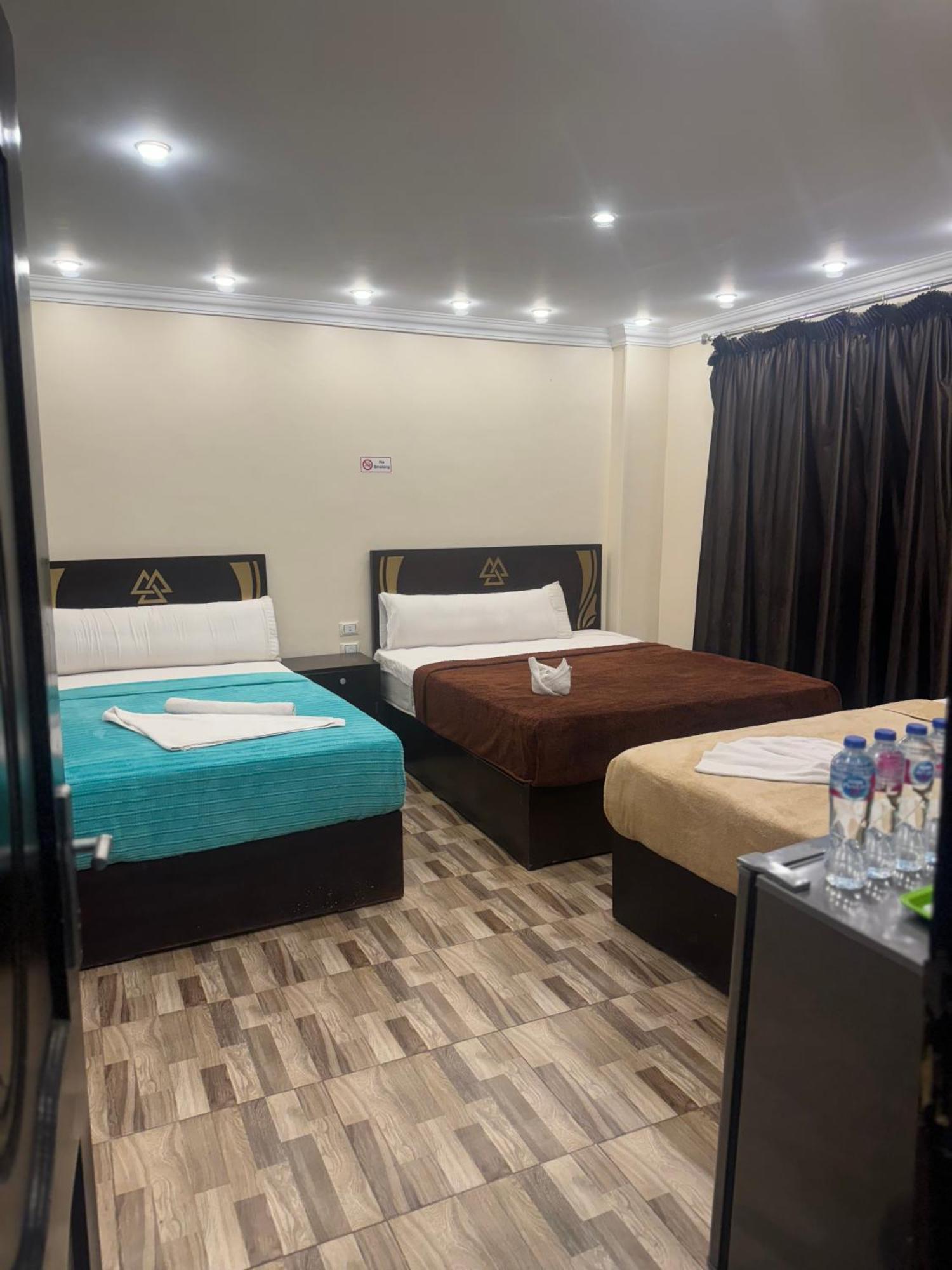 Pyramids And Sphinx Hotel Kafrat al Jabal Exterior photo